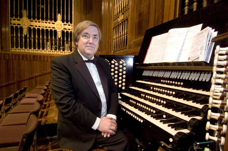 Concert Organist  Les Ryan